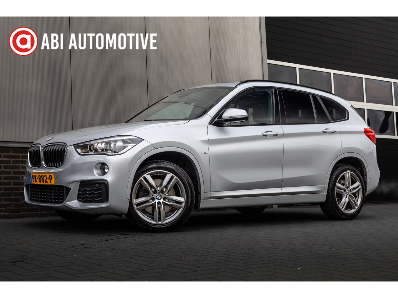 BMW X1 - sDrive20i 192 pk High Executive M-Sportpakket / NL-Auto/ 1e Eigenaar/ Dealer.Ond/ Pano-Dak - AutoWereld.nl