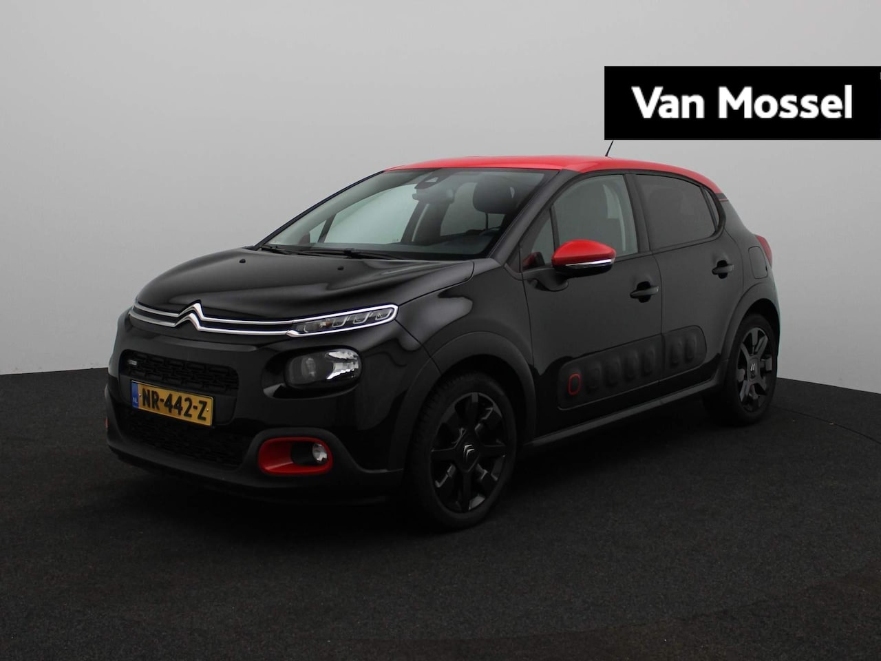 Citroën C3 - 1.2 PureTech Shine | Zwart / Rood | Navi | Camera | Afn. Trekhaak | - AutoWereld.nl