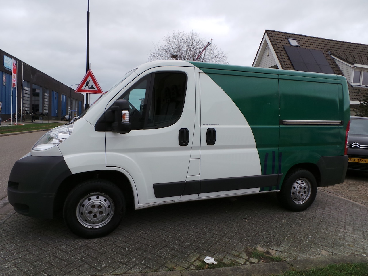 Peugeot Boxer - 330 2.2 HDI 130pk L1H1 Airco 2 schuifdeuren,trekhaak - AutoWereld.nl