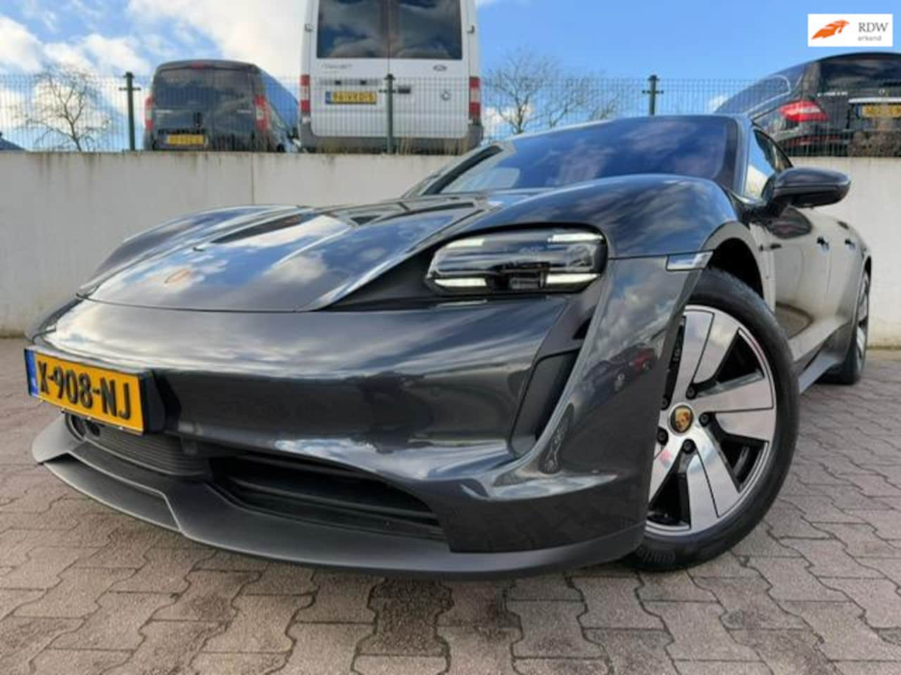 Porsche Taycan - Performance 84 kWh/ZEER VOLLE AUTO/MARGE/ - AutoWereld.nl