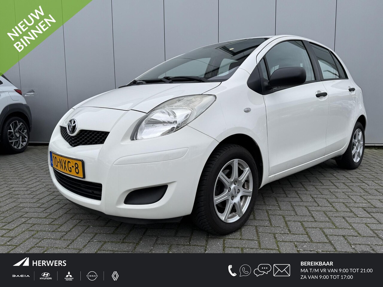 Toyota Yaris - 1.0 VVTi Acces / Lage Kilometerstand! / Airco /  2e Eigenaar / NL Auto /All-Season banden - AutoWereld.nl