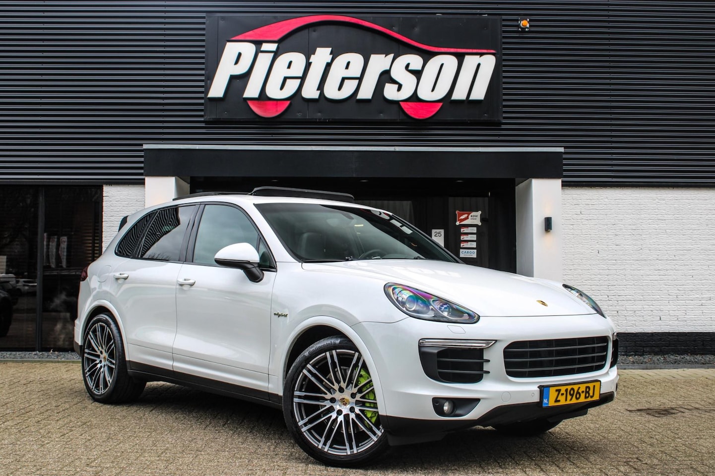 Porsche Cayenne - 3.0 S E-Hybrid PANO LUCHTVERING LEDER CAMERA - AutoWereld.nl