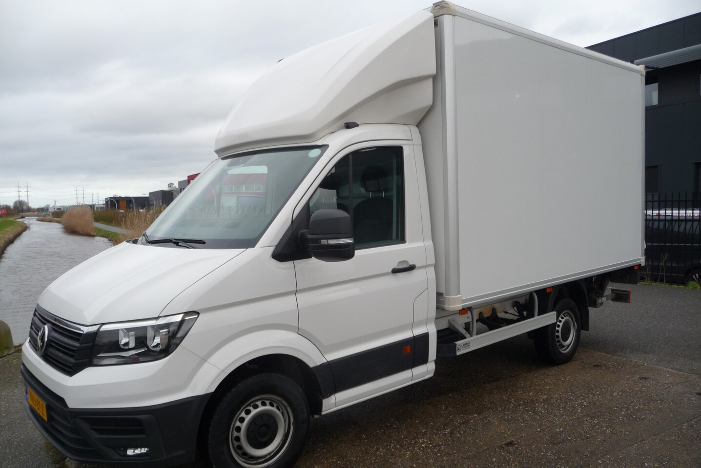 Volkswagen Crafter - 35 2.0 TDI L3 Trendline bak + klep 12-2021 apk 12-25 - AutoWereld.nl