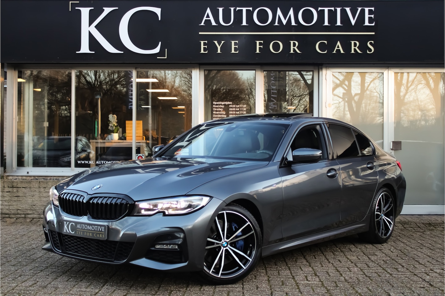 BMW 3-serie - 320i High M-Sport | Schuifdak | HuD | Leder - AutoWereld.nl