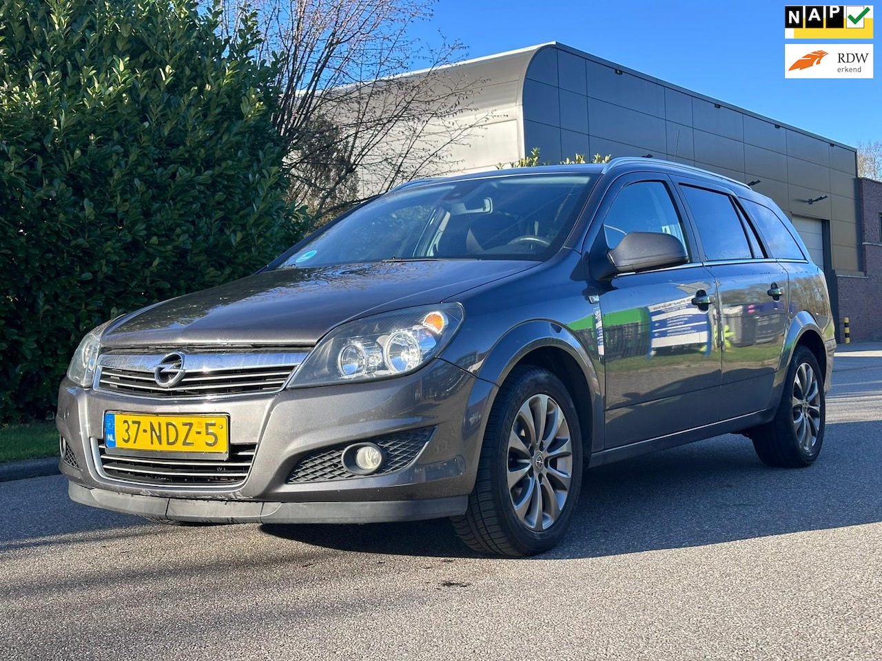 Opel Astra Wagon - 1.6 111 years Edition Navigatie*Trekhaak*Cruise*Airco*LM velgen*08-11-2025 APK* - AutoWereld.nl