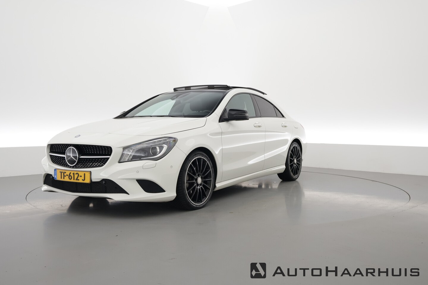 Mercedes-Benz CLA-Klasse - 180 | Pano | Memory seats | Camera | Adapt. Cruise | 18'' | Bi-xenon | Leder - AutoWereld.nl