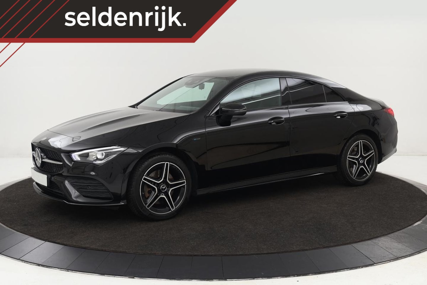 Mercedes-Benz CLA-Klasse - 250e AMG Night | Carplay | Stoelverwarming | Sfeerverlichting | Full LED | Leder/Alcantara - AutoWereld.nl