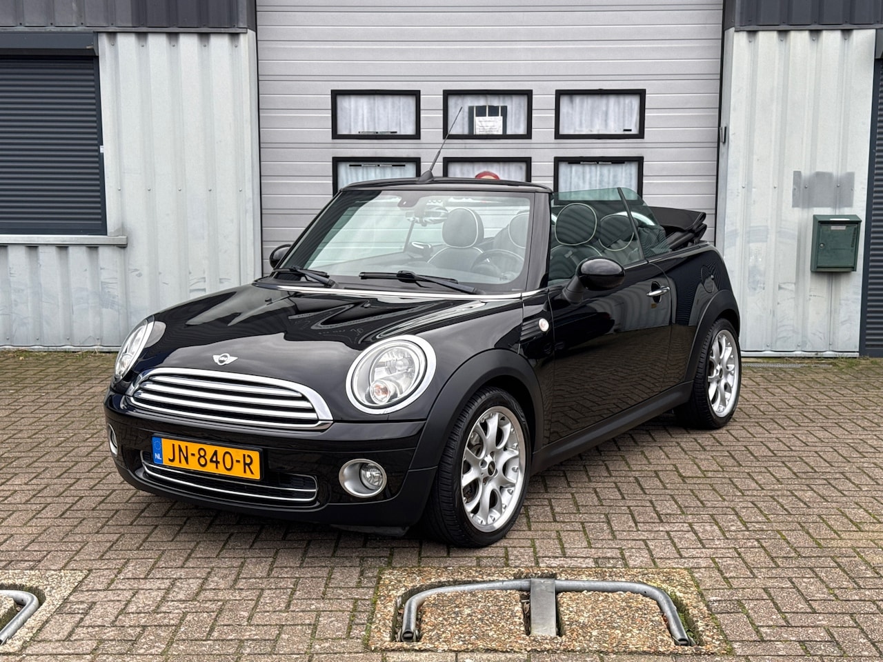 MINI Cabrio - Mini 1.6 Cooper AUTOMAAT | Leder | Clima | Topstaat - AutoWereld.nl