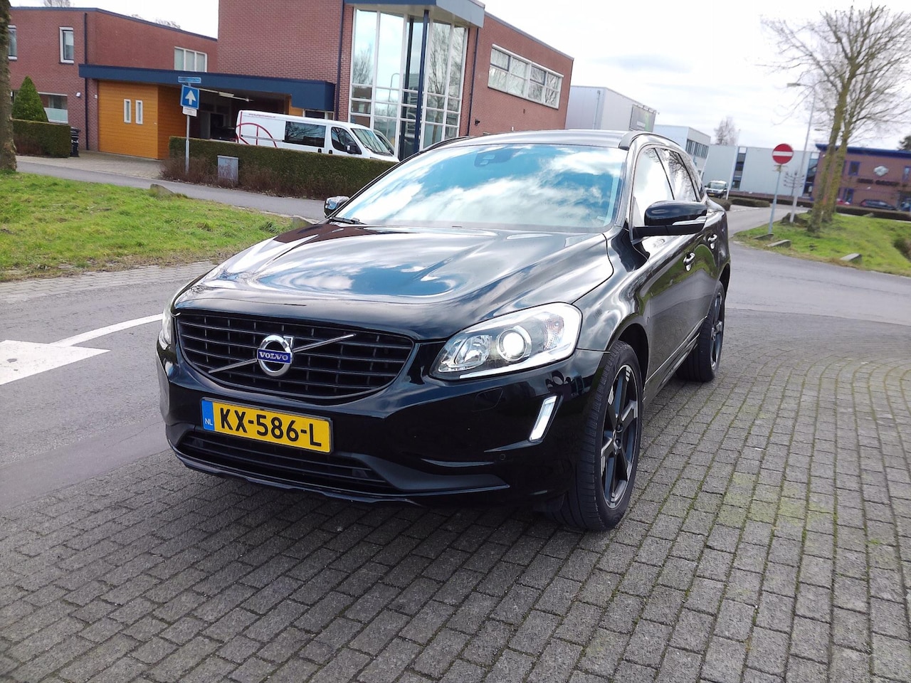 Volvo XC60 - 2.0 D3 FWD Kinetic 2.0 D3 FWD Kinetic - AutoWereld.nl