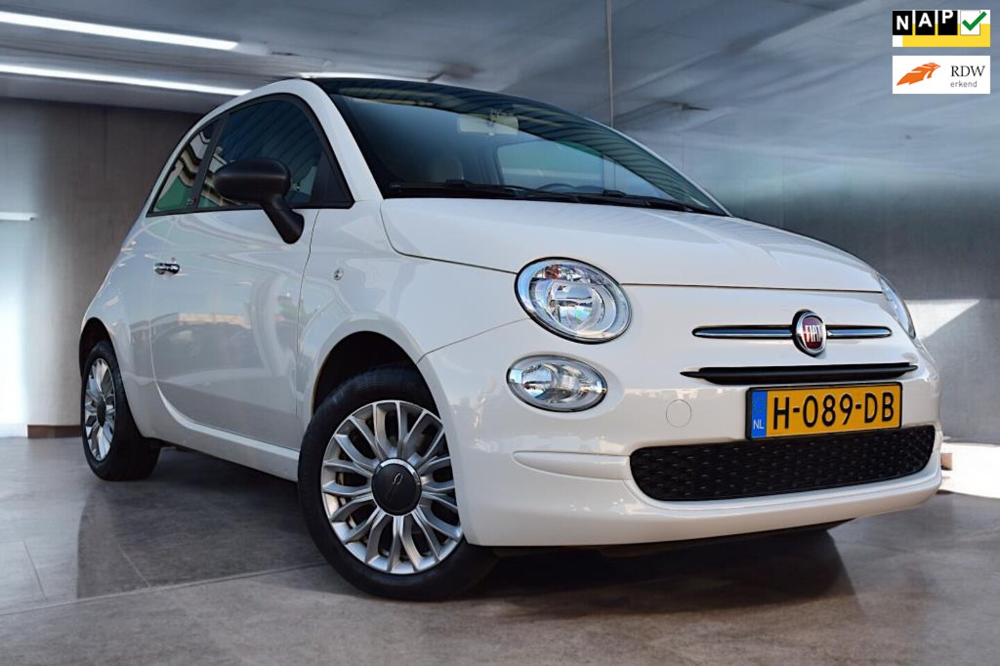 Fiat 500 C - 1.2 Young 1.2 Young, GEEN HYBRIDE, Airco, Cruisecontrol, Multimediascherm, Lichtmetalen velgen, 4 ci