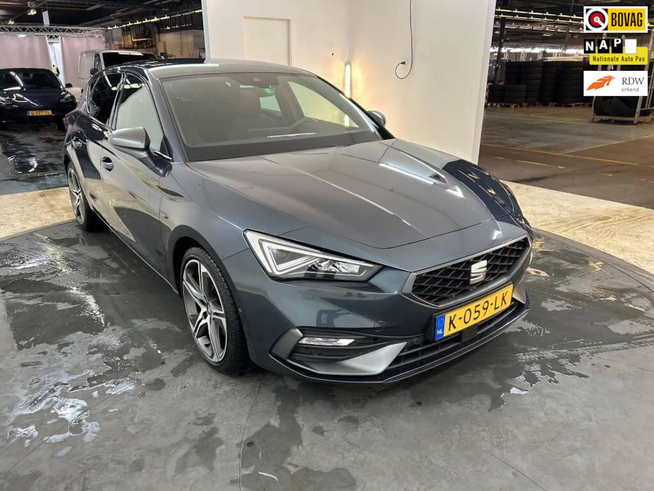 Seat Leon - 1.5 eTSI FR Launch Edition+Led+breed-navigatie+camera+leder+stoel&stuur-verw+kelles+18"lmv - AutoWereld.nl