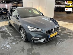 Seat Leon - 1.5 eTSI FR Launch Edition+Led+breed-navigatie+camera+leder+stoel&stuur-verw+kelles+18"lmv