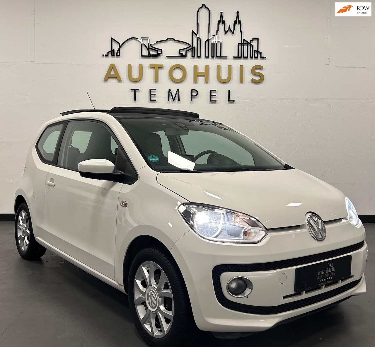 Volkswagen Up! - 1.0 high up! Airco Stoelverwarming Pano Pdc Lm Velgen - AutoWereld.nl