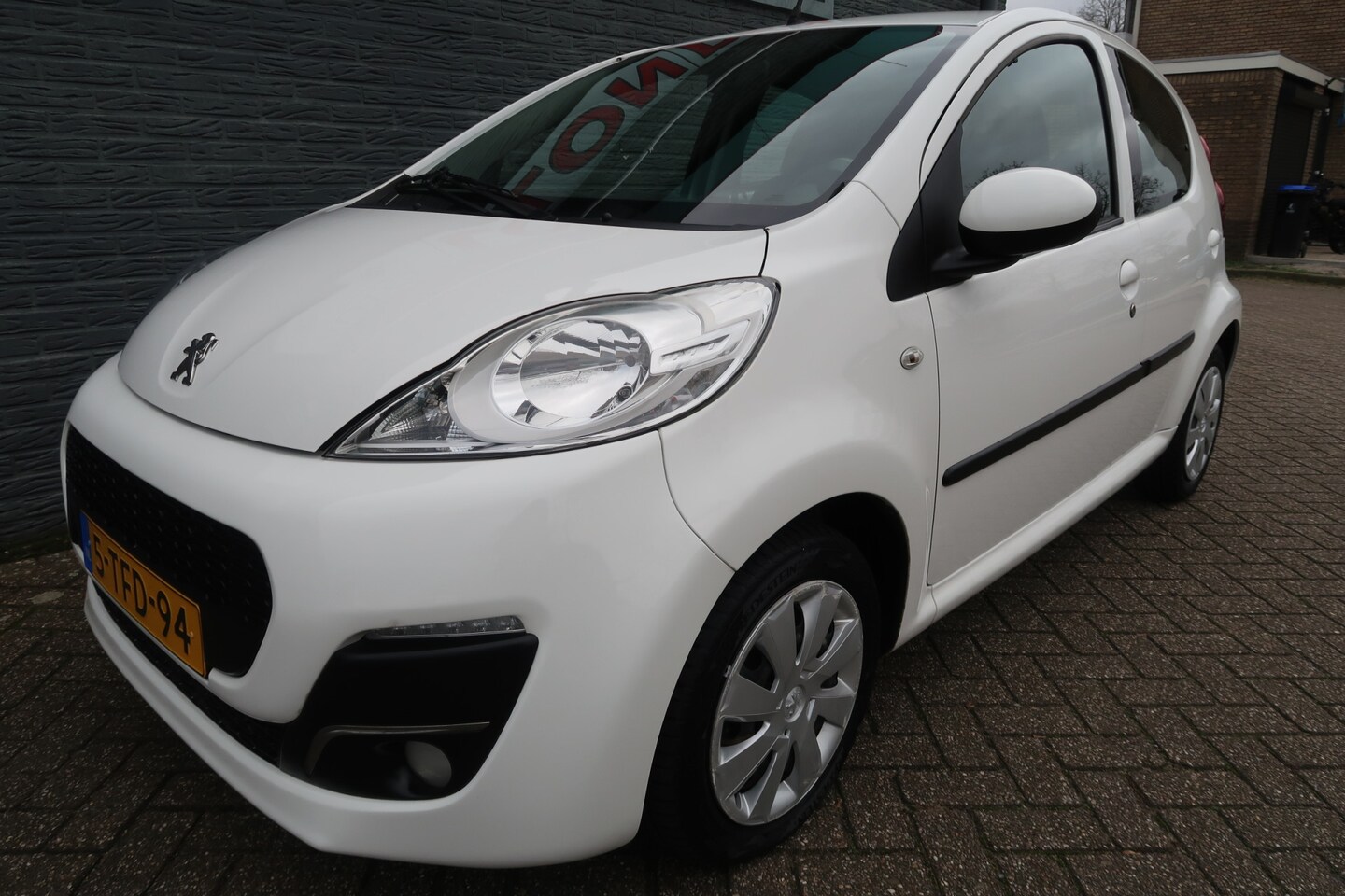 Peugeot 107 - 1.0 Active Nederlandse auto met airco Eerste eigenaar - AutoWereld.nl