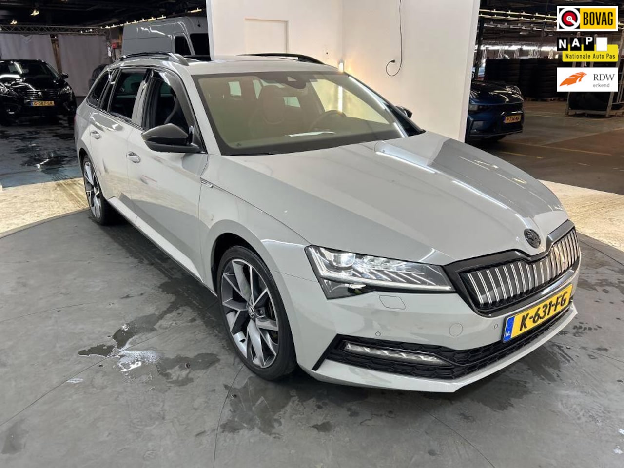 Skoda Superb Combi - 1.4 TSI iV Sportline Business+Xenon+Panodak+alcantara+Elek-klep+adaptive-cruise+mm-stoelen - AutoWereld.nl