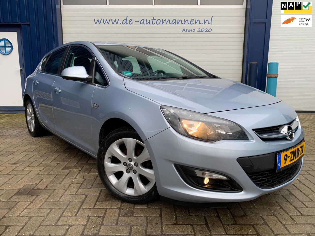 Opel Astra - 1.4 Turbo 140pk Blitz 5-drs / AIRCO / NAVI / TREKHAAK / 1e EIG / APK 01-2026 - AutoWereld.nl