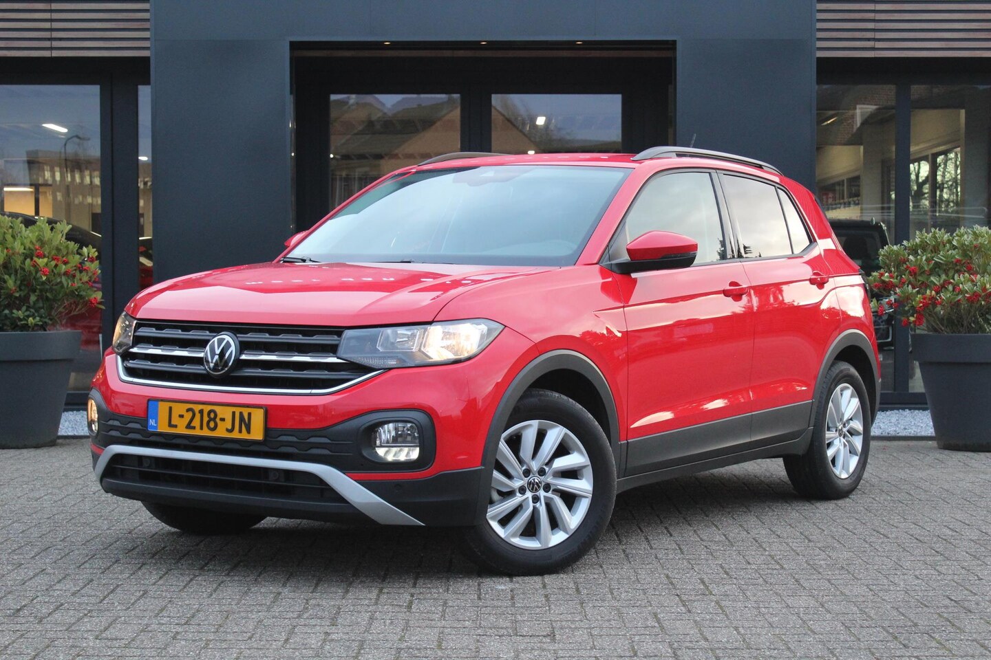 Volkswagen T-Cross - 1.0 Tsi 95pk Life Ecc-Acc-Navi-Kamera - AutoWereld.nl