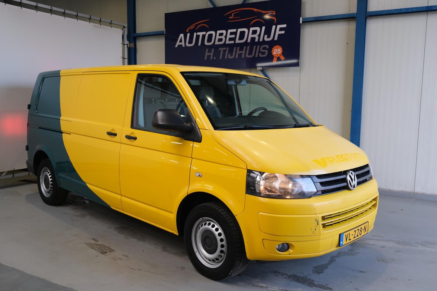 Volkswagen Transporter - 2.0 TDI L2H1 - Airco, Cruise, Trekhaak. - AutoWereld.nl