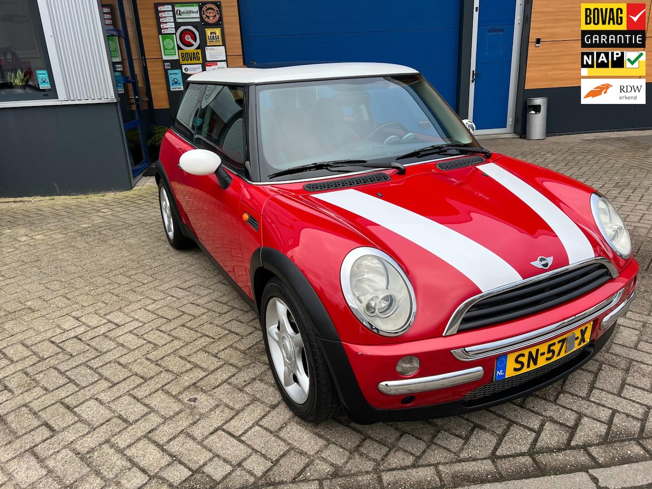 MINI Cooper - Mini 1.6 Mooie en goed onderhouden auto Word afgeleverd met nieuwe apk aflevering beurt co - AutoWereld.nl