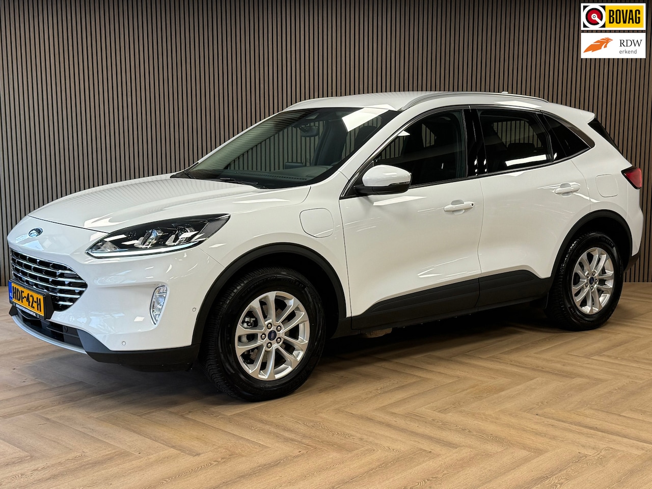 Ford Kuga - 2.5 PHEV Titanium AUT. AIRCO CRUISE PDC CAMERA NAVIGATIE APPLE CARPLAY STOELVERWARMING - AutoWereld.nl