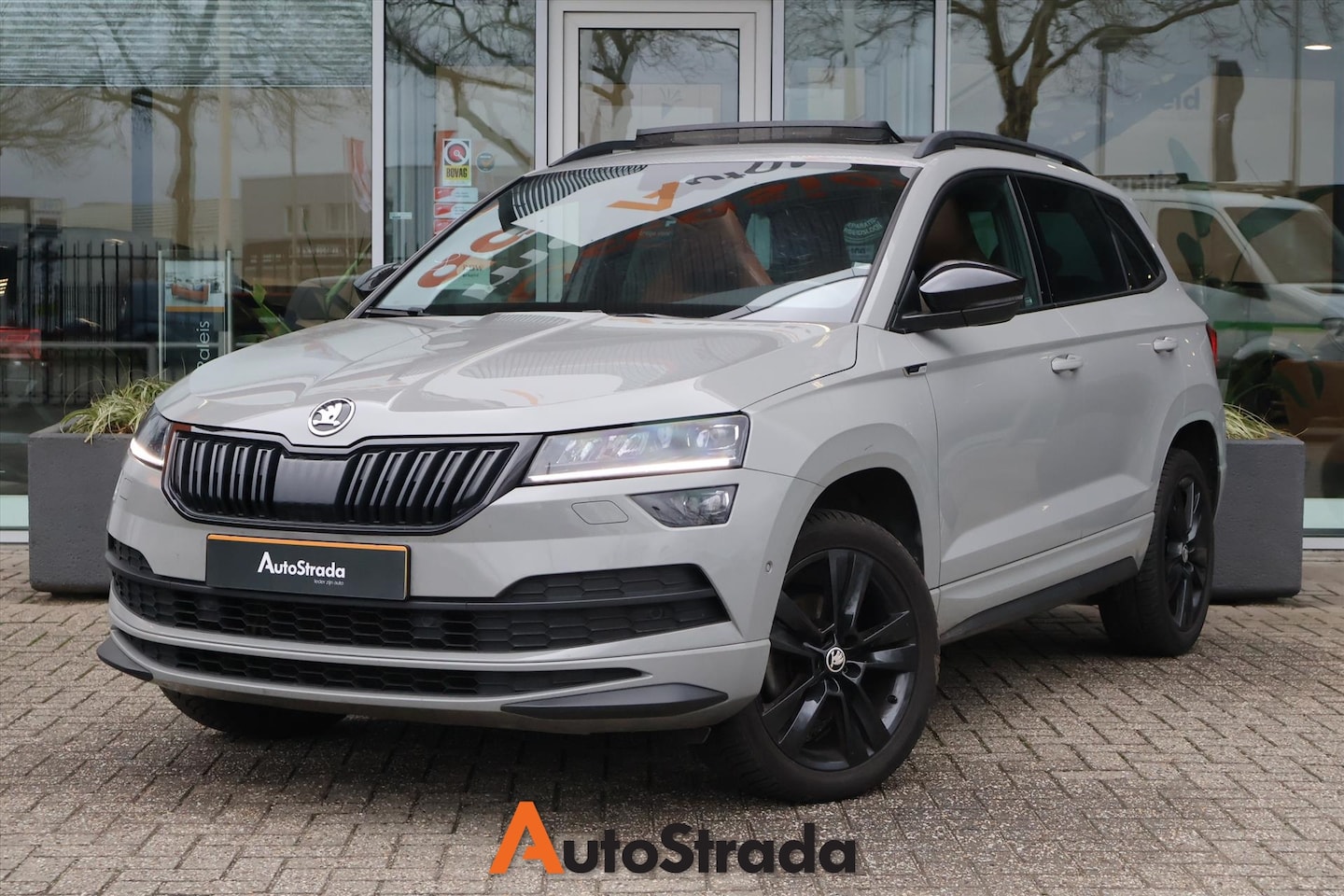 Skoda Karoq - 1.5 SportLine TSI ACT 150pk DSG | Leder | ACC | Camera | Carplay | Pano | Navi | Keyless - AutoWereld.nl