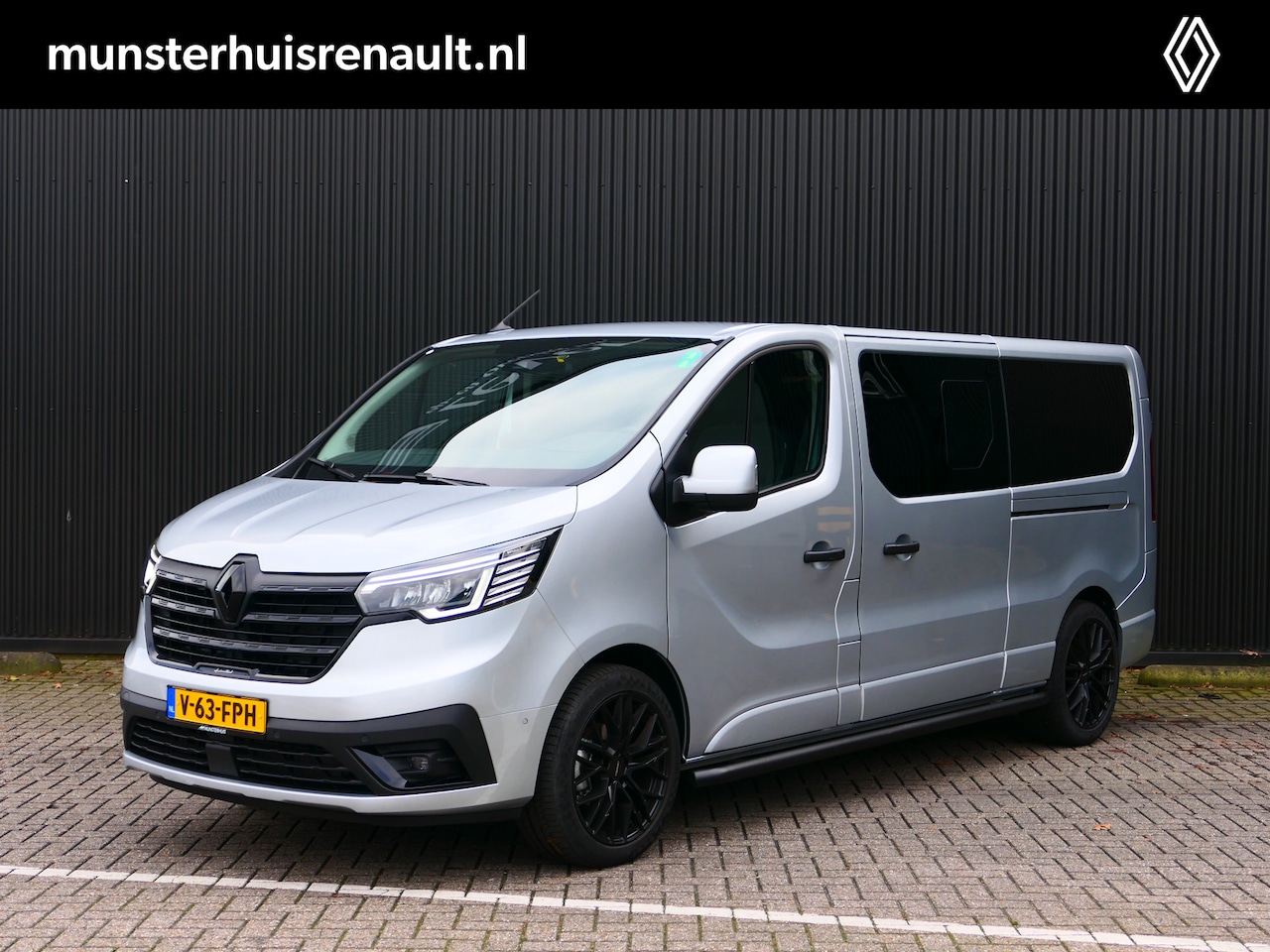 Renault Trafic - 2.0 Blue dCi EDC 170 T29 L2H1 Luxe DC Demo, Anniversary, 19"LMV, Adaptive Cruise, Sidebars - AutoWereld.nl