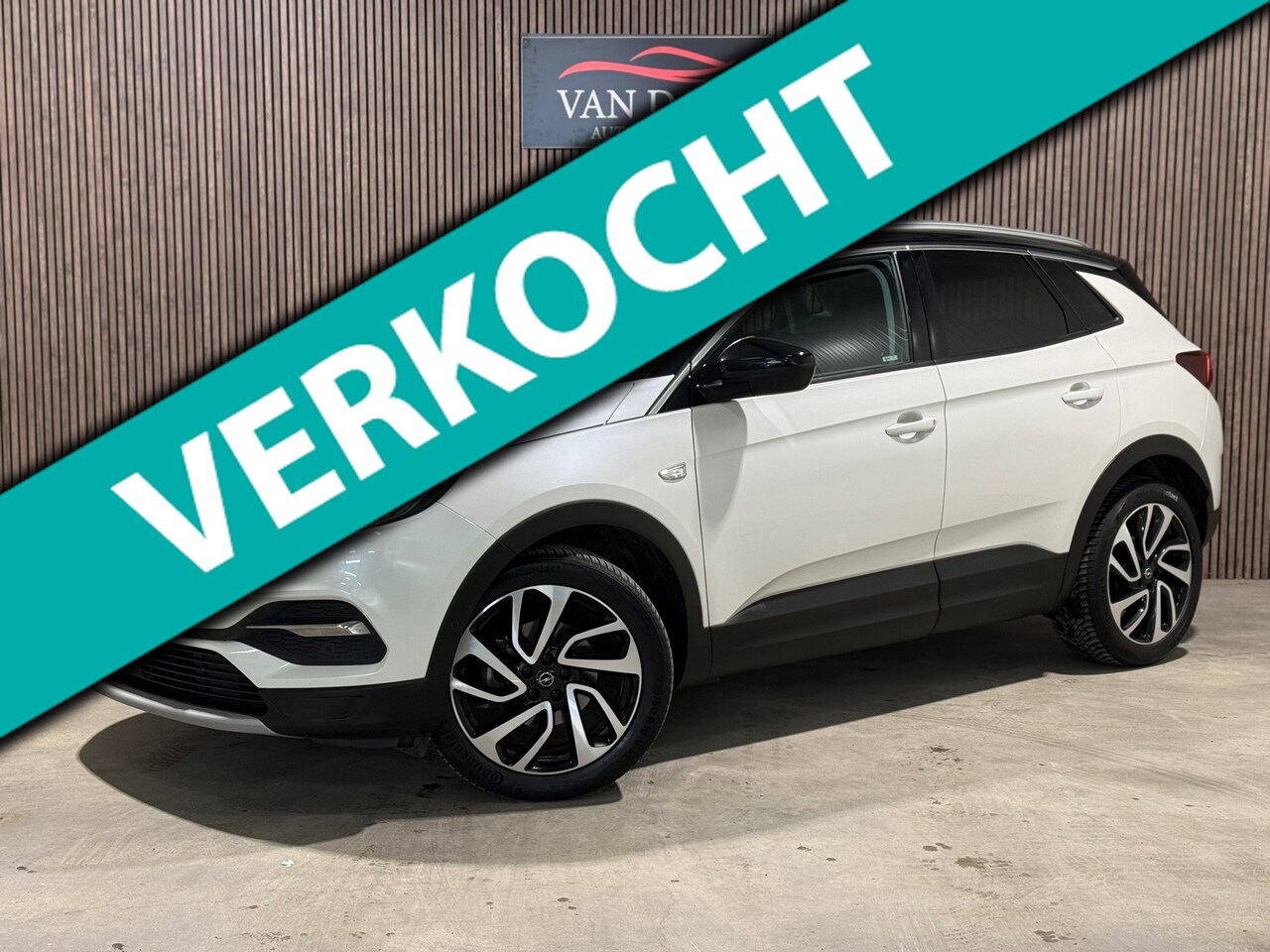 Opel Grandland X - 1.2 Turbo Business Executive 2018 LED CRUISE NAVI - AutoWereld.nl