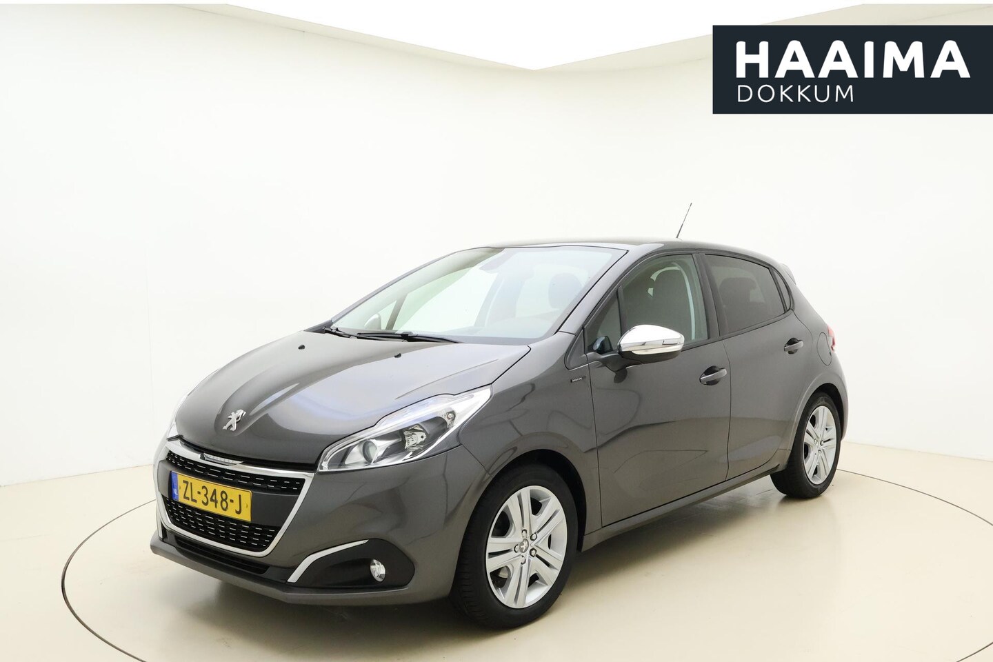 Peugeot 208 - 1.2 PureTech Signature | Trekhaak | Parkeersensoren | Navigatie | Cruise control | - AutoWereld.nl