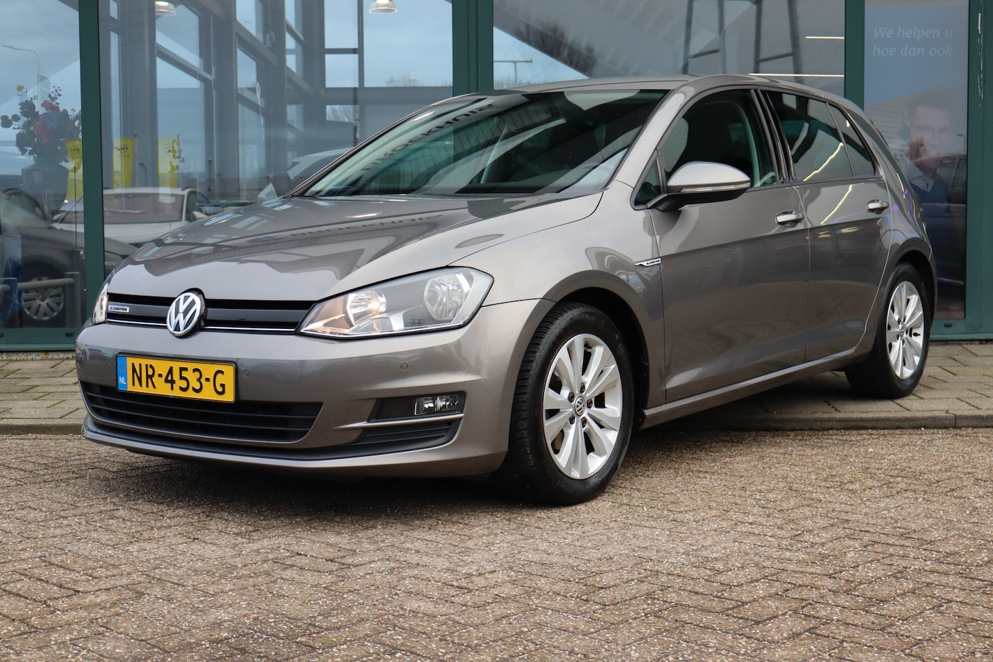 Volkswagen Golf - 1.0 TSI Connected Series | Cruise Control | Achteruitrijcamera | - AutoWereld.nl