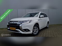 Mitsubishi Outlander - 2.4 PHEV Pure 4x4 / CAMERA / 1EIG