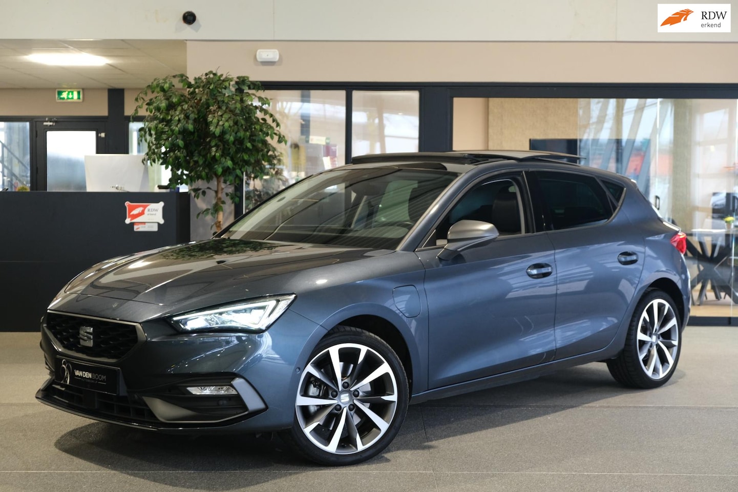 Seat Leon - 1.4 TSI eHybrid PHEV FR 204 PK Pano Navi Led Leder Pdc Cam Acc - AutoWereld.nl