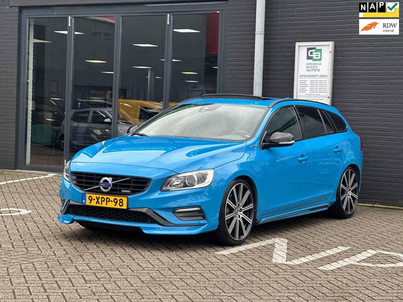 Volvo V60 - 2.4 D6 AWD Plug-In Hybrid Momentum/PANO-DAK/LEDER/NAVI/NETTE STAAT!! - AutoWereld.nl