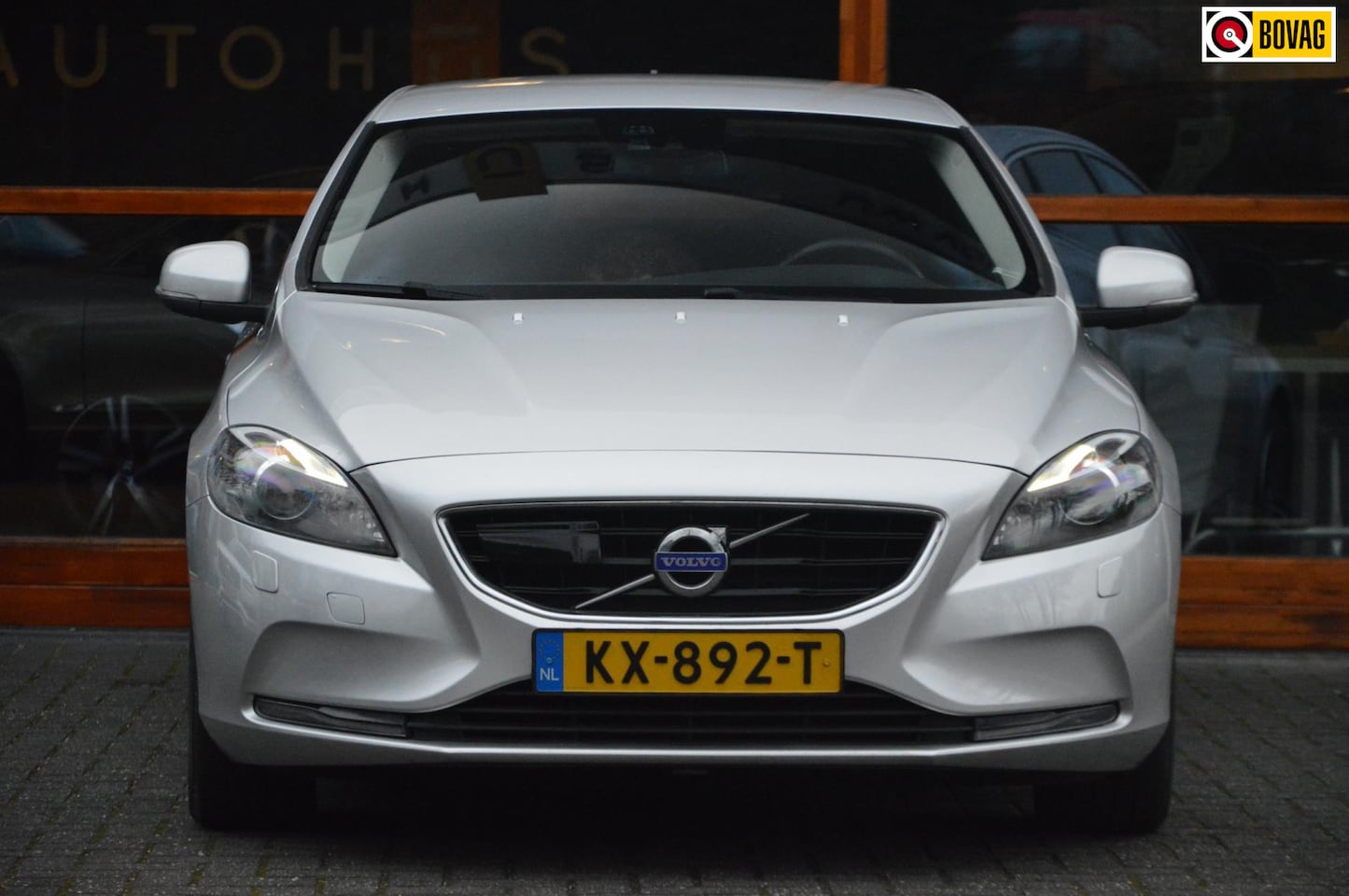 Volvo V40 Cross Country - D3 Momentum | Adaptive Cruise | Trekhaak | Standkachel | BLIS | Stoelverwarming | Lane ass - AutoWereld.nl