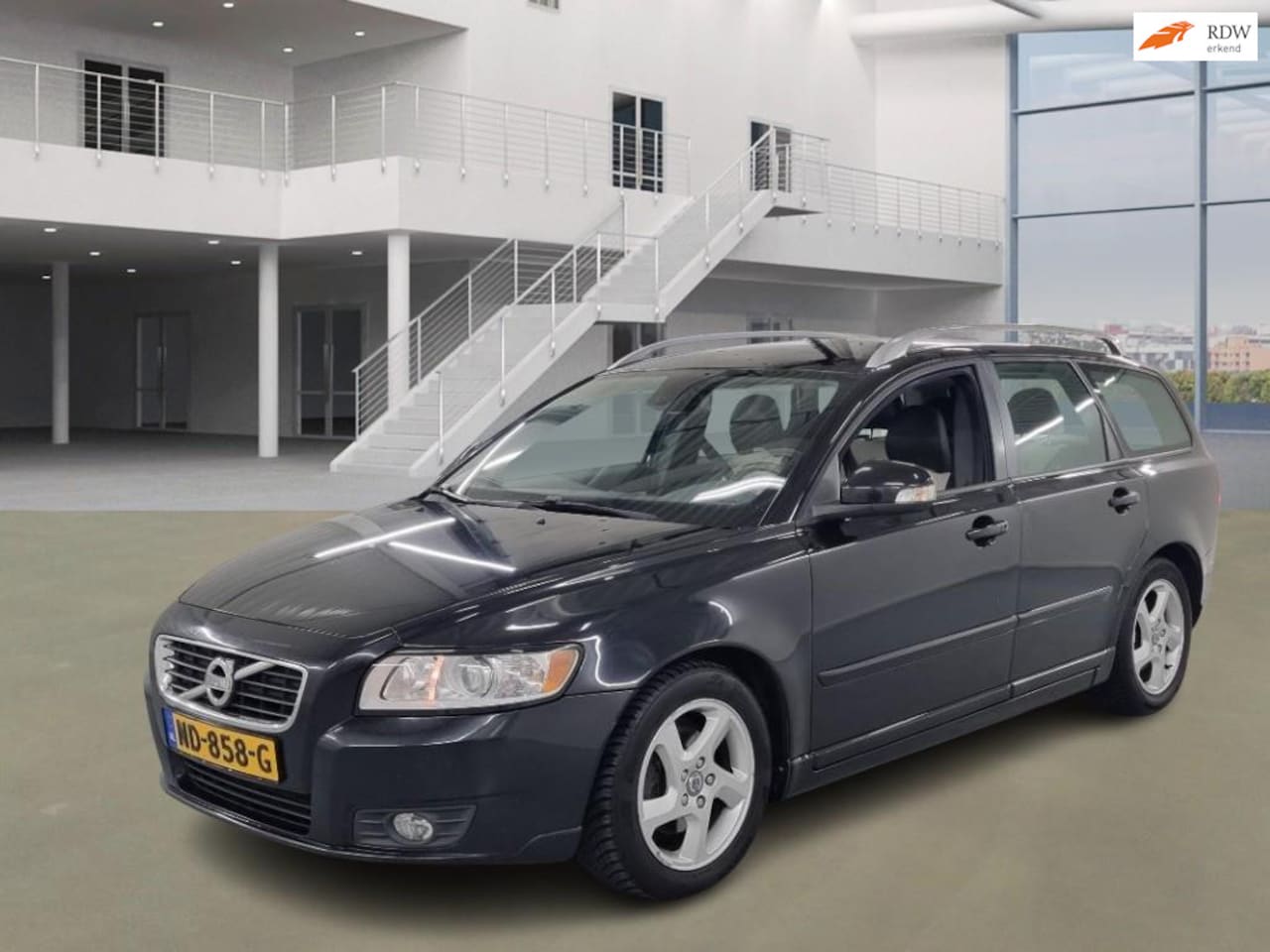 Volvo V50 - 1.6 D2 S/S R-Design Pro NAVI LEDER PSENSOR CRUISE TREKHAAK 2 X SLEUTELS - AutoWereld.nl