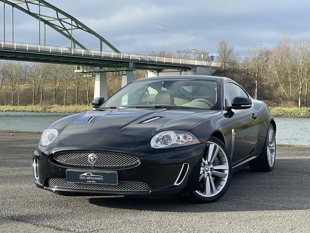 Jaguar XKR - 5.0 V8 S/C Coupé / YOUNGTIMER / 34.000KM!!! / DEALER SERVICED - AutoWereld.nl