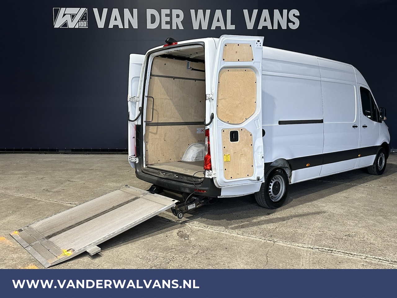 Mercedes-Benz Sprinter - 316 CDI 164pk L3H2 *Laadklep* Euro6 Airco | Camera | Navigatie Apple Carplay, Android Auto - AutoWereld.nl