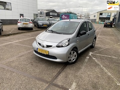 Toyota Aygo - 1.0-12V/5drs/nap/1jaar apk/ dealeronderhouden/ airco/ zeer nette auto