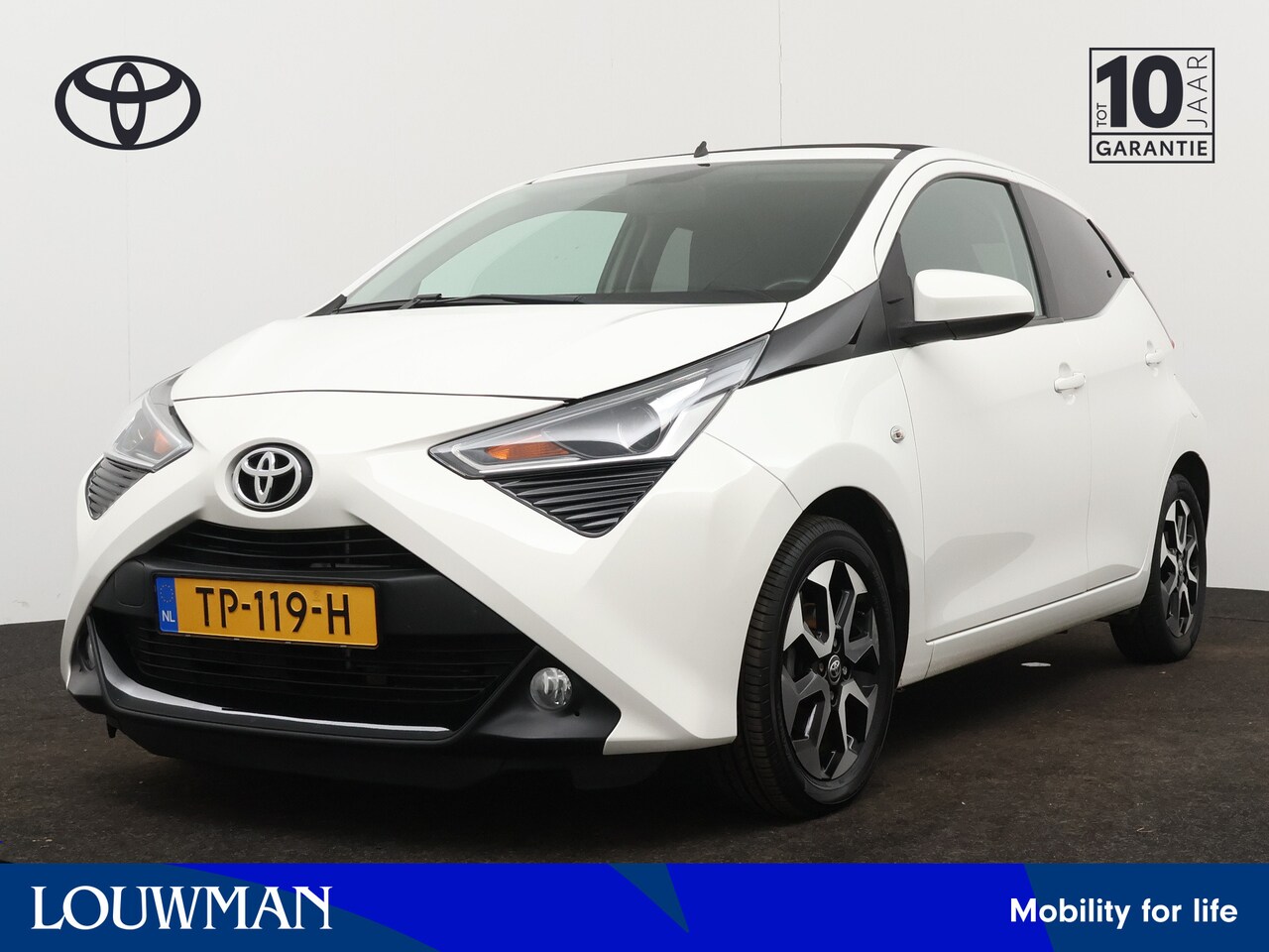 Toyota Aygo - 1.0 VVT-i x-first | Airco | Achteruitrijcamera | Elektrisch vouwdak | - AutoWereld.nl