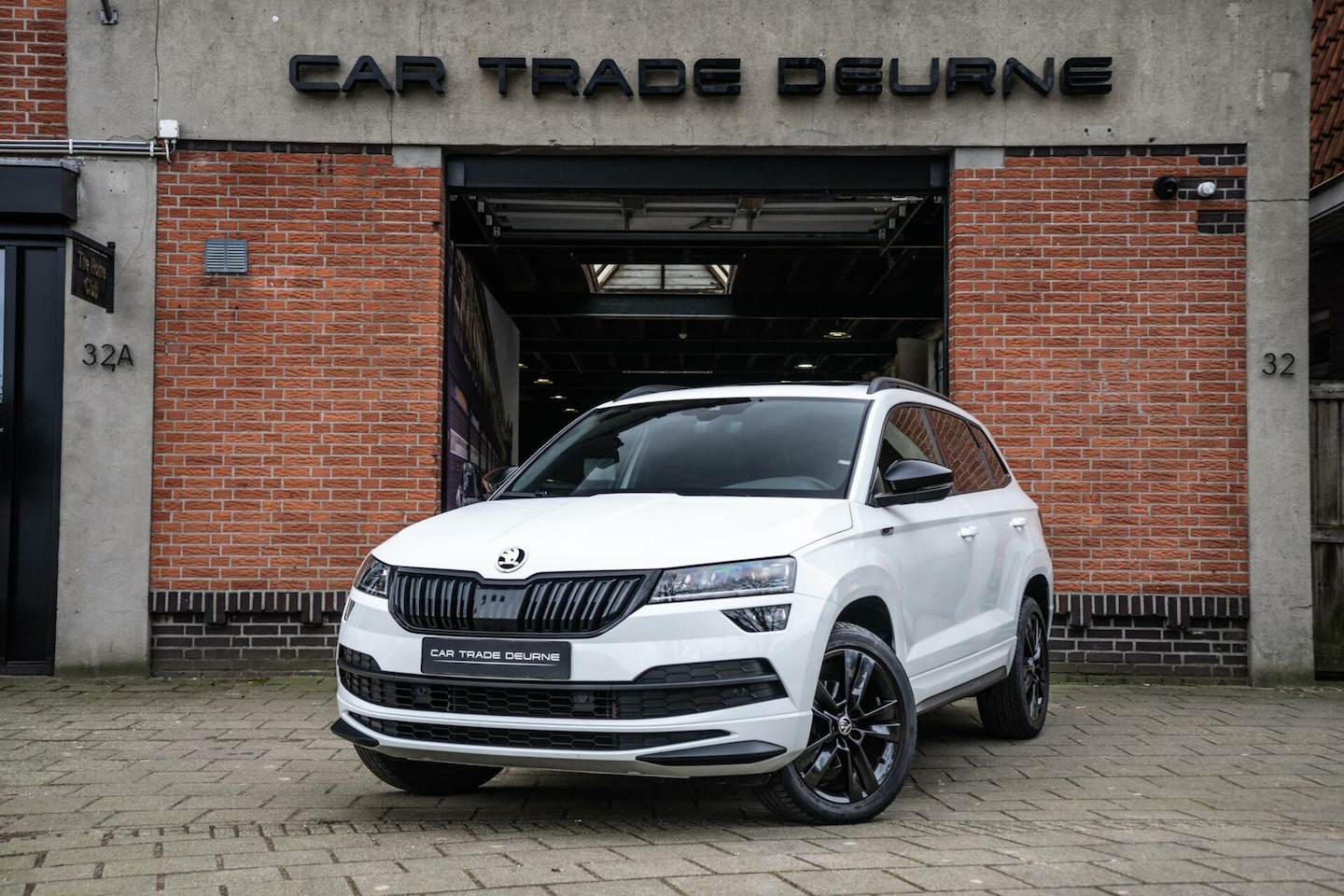 Skoda Karoq - 1.5 TSI ACT Sportline Pano / Camera / Trekhaak - AutoWereld.nl