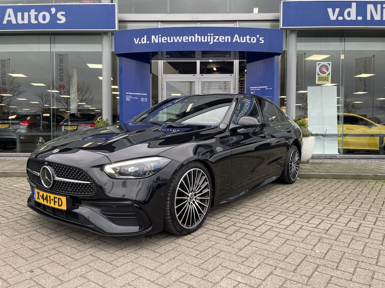 Mercedes-Benz C-klasse - 300 AMG Line | 19 inch | Camera | Memory | Stoelverwarming | - AutoWereld.nl