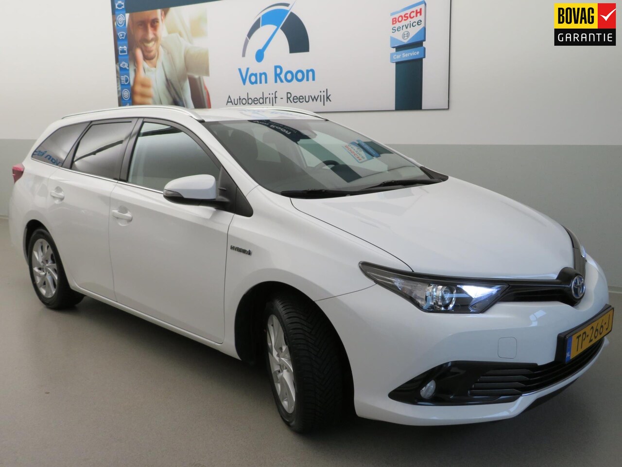 Toyota Auris - TS 1.8 Hybrid Plus #12Mnd Garantie#Org. NL#Trekhaak#Camera#4x nieuwe 4Seiz. banden#1e Eig. - AutoWereld.nl