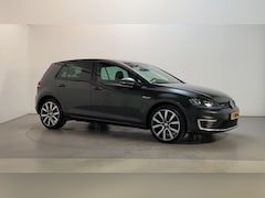 Volkswagen Golf - 1.4 TSI GTE Leder Stoelverwarming Navigatie Parkeersensoren