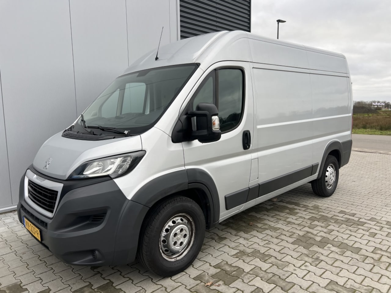 Peugeot Boxer - 335 2.2 HDI L2H2 XR 335 2.2 HDI L2H2 XR - AutoWereld.nl