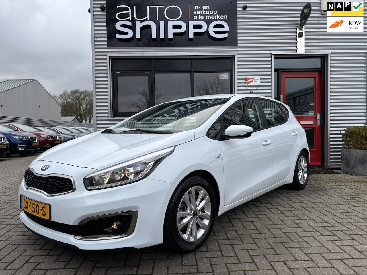 Kia Cee'd - 1.6 GDI First Edition -5DRS.-AIRCO-CRUISECONTROL-NAVI-BLUETOOTH-TREKHAAK-1400 KG TREKGEWIC - AutoWereld.nl