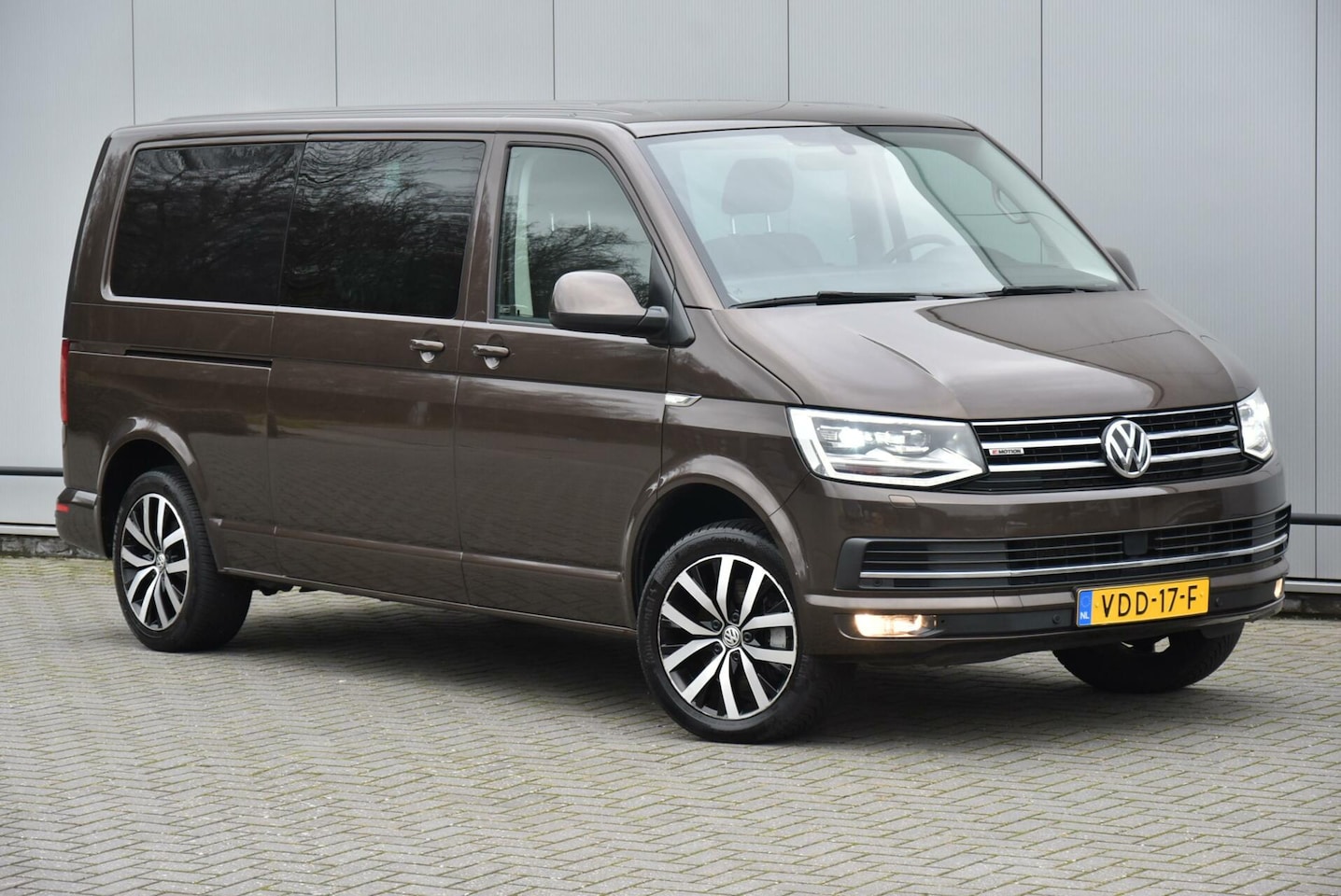 Volkswagen Transporter - 2.0 TDI L2H1 DC Highline 4Motion E6 - AutoWereld.nl