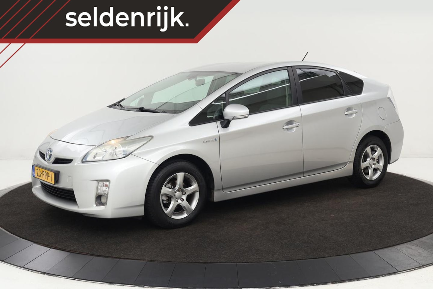 Toyota Prius - 1.8 Aspiration | Head-up | Keyless | DAB+ | Bluetooth | Navigatie | Climate control | Crui - AutoWereld.nl