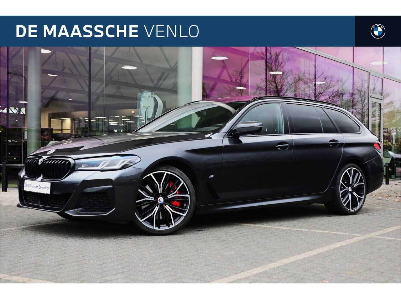 BMW 5-serie Touring - 540d xDrive High Executive M Sport Automaat / Panoramadak / Trekhaak / Active Steering / L - AutoWereld.nl