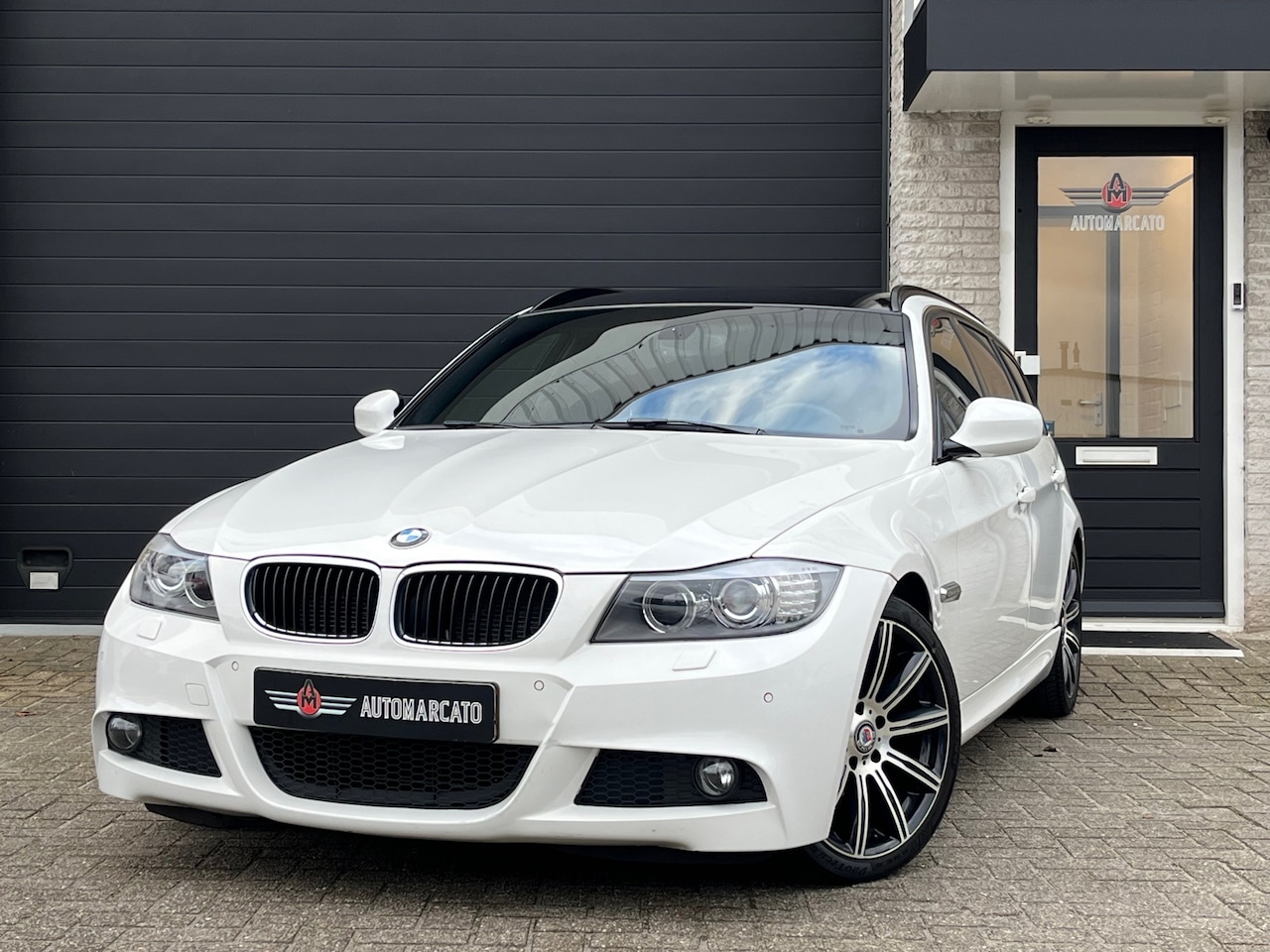 BMW 3-serie Touring - 318i Corporate Lease M Sport Edition | Xenon | Leder | Navi Full Map | M-Pakket | Trekhaak - AutoWereld.nl