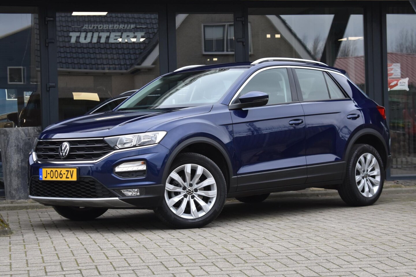 Volkswagen T-Roc - 1.0 TSI Style | APPLE CARPLAY | NAVIGATIE | ADAPTIEVE CRUISE | PARKEERSENSOREN | CLIMATE C - AutoWereld.nl