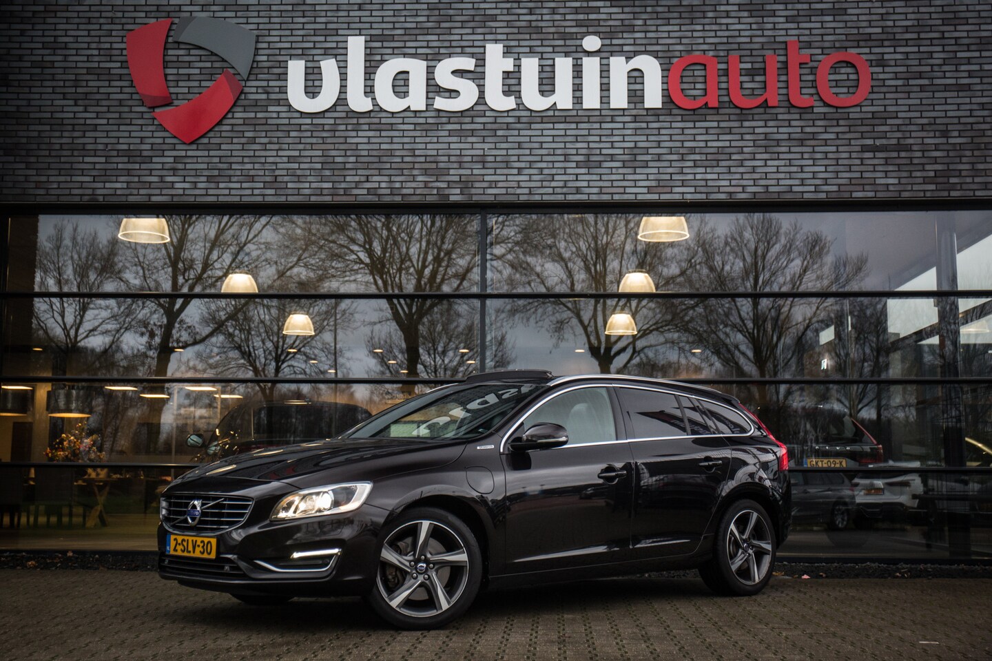 Volvo V60 - 2.4 D6 AWD Plug-In Hybrid Summum 2.4 D6 AWD Plug-In Hybrid Summum - AutoWereld.nl